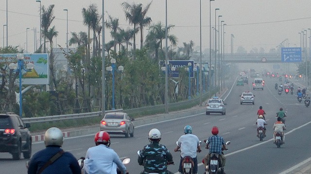 Mịt mù khói đốt rơm rạ 'bao vây' ngoại ô Hà Nội - ảnh 2