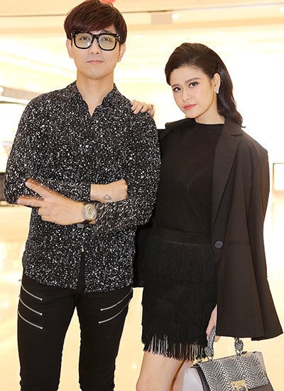 Tim hôn Trương Quỳnh Anh trước đám đông - ảnh 1