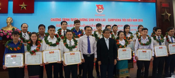 Tuyên dương 112 sinh viên Lào - Campuchia tiêu biểu năm 2016 - ảnh 1
