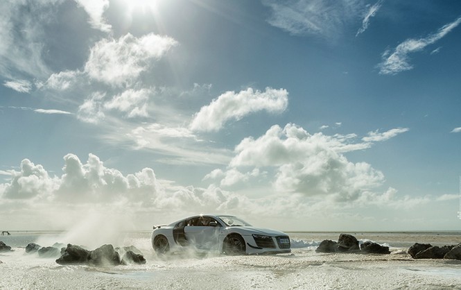 Sự thật khó tin đằng sau những bức ảnh lung linh của Audi R8 - ảnh 1