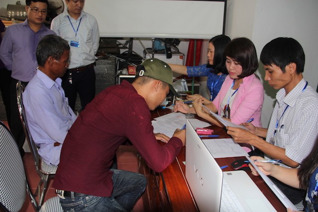 Hà Tĩnh bắt đầu chi trả tiền đền bù sự cố môi trường biển - ảnh 1