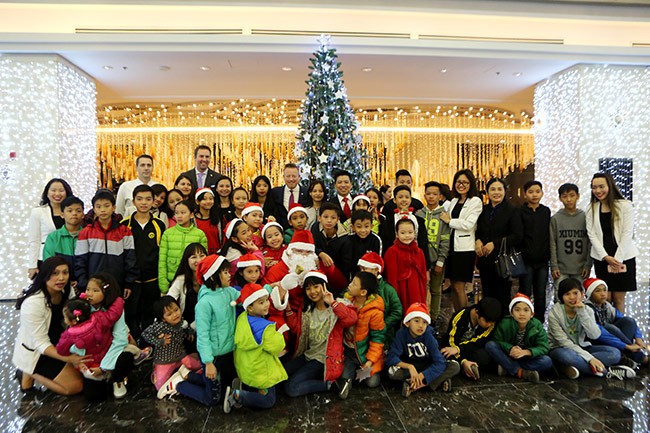 Cây thông Noel và những ngôi sao điều ước - ảnh 12