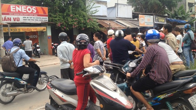 Hoảng hồn thấy chồng treo cổ chết trong tiệm sửa xe - ảnh 1
