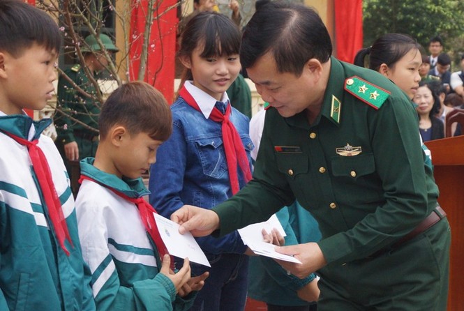 Trồng cây bảo vệ biên giới, khẳng định chủ quyền - ảnh 5
