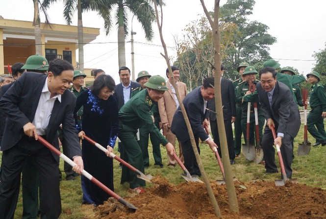 Trồng cây bảo vệ biên giới, khẳng định chủ quyền - ảnh 6
