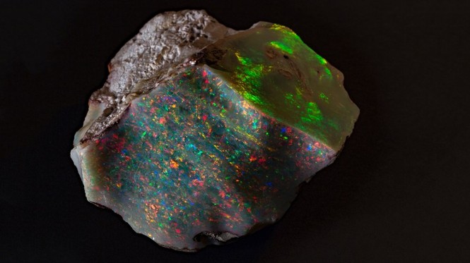 Nhìn gần khối đá opal siêu quý hiếm, giá hơn 20 tỉ đồng - ảnh 1