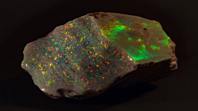 Nhìn gần khối đá opal siêu quý hiếm, giá hơn 20 tỉ đồng - ảnh 3