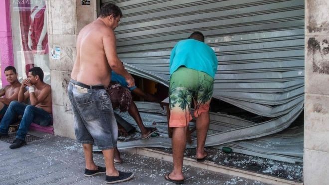 Brazil: Thành phố chìm trong bạo lực sau khi cảnh sát đình công - ảnh 2