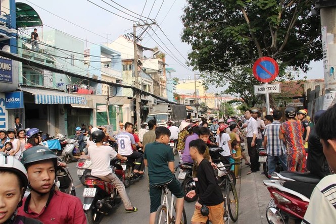 Người dân hoảng hốt chứng kiến cô gái tự tử ở kênh Tẻ - ảnh 2
