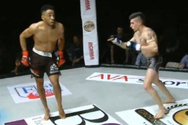 Võ sĩ kiêu căng bị hạ knock-out vì vừa thi đấu vừa nhảy - ảnh 1