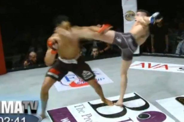 Võ sĩ kiêu căng bị hạ knock-out vì vừa thi đấu vừa nhảy - ảnh 2