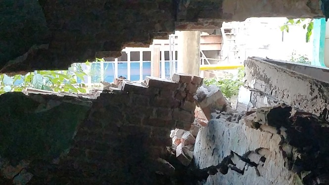 Công trình cao ốc sụt lún gây sập tường nhà dân ở Sài Gòn - ảnh 4