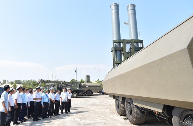 Thủ tướng kiểm tra công tác huấn luyện sẵn sàng chiến đấu tại Lữ đoàn Tên lửa - ảnh 4