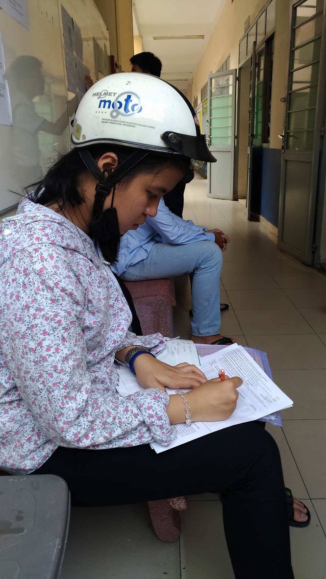 Nộp hồ sơ thi THPT quốc gia: Nhiều thí sinh ngậm ngùi, hẹn năm sau - ảnh 1