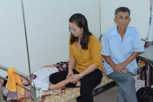 Hơn 50 học sinh bị ngộ độc nghi là do ăn quả ngô đồng - ảnh 2