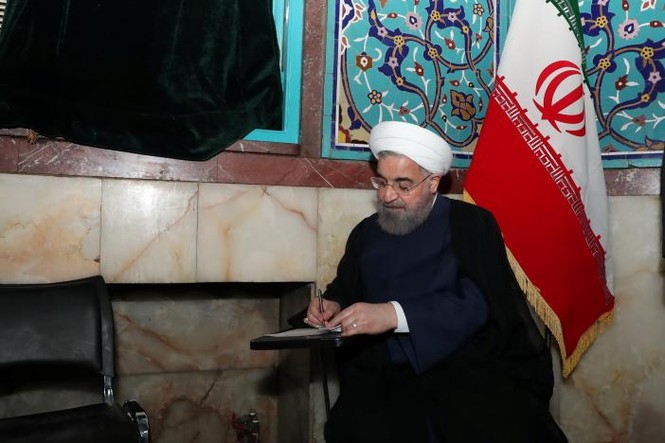 Tổng thống Iran chính thức tái đắc cử nhiệm kì thứ hai - ảnh 2