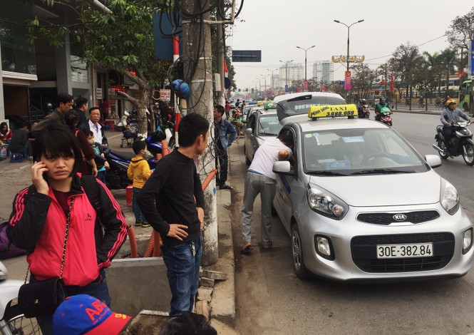 Cửa ngõ phía Nam Hà Nội tê liệt sau đợt nghỉ Tết - ảnh 13