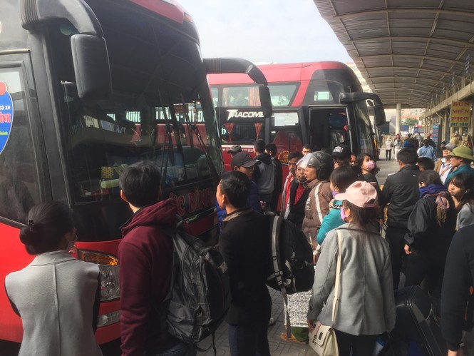 Nhà xe bù lỗ, hành khách khổ sở sau điều chuyển luồng tuyến - ảnh 1