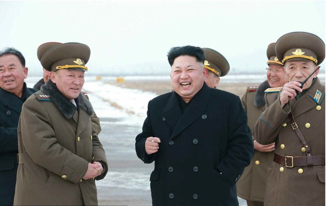 Nữ phi công chiến đấu bật khóc khi gặp ông Kim Jong-un - ảnh 3