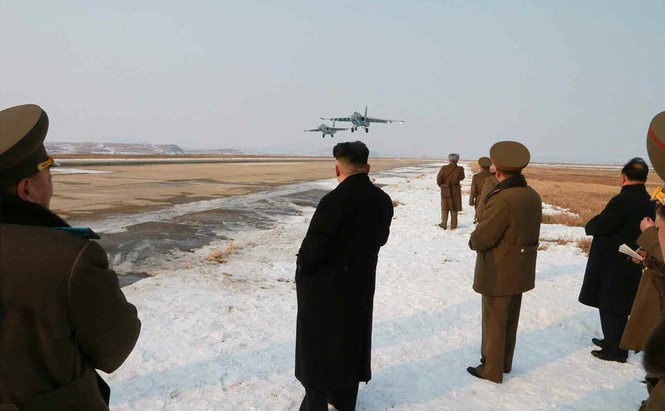 Nữ phi công chiến đấu bật khóc khi gặp ông Kim Jong-un - ảnh 1