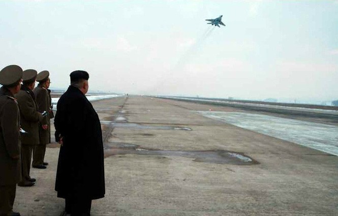 Nữ phi công chiến đấu bật khóc khi gặp ông Kim Jong-un - ảnh 2
