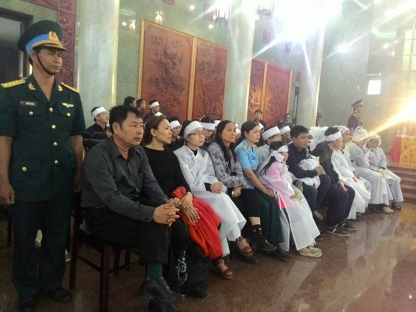 Đau xót tiễn đưa 4 quân nhân hy sinh trong vụ rơi trực thăng - ảnh 13