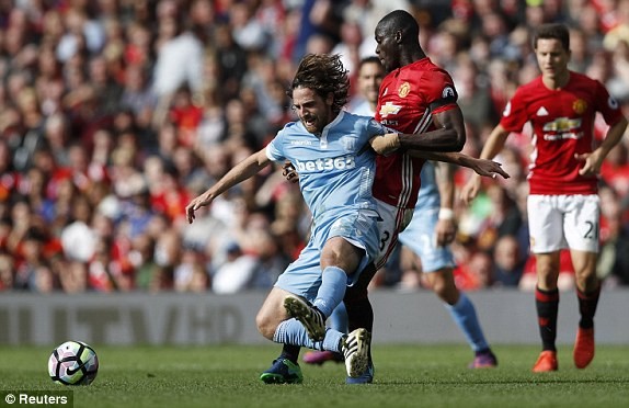 M.U vs Stoke City (1-1): 'Quỷ đỏ' bị níu chân - ảnh 14