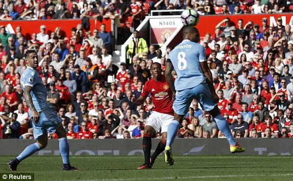 M.U vs Stoke City (1-1): 'Quỷ đỏ' bị níu chân - ảnh 16