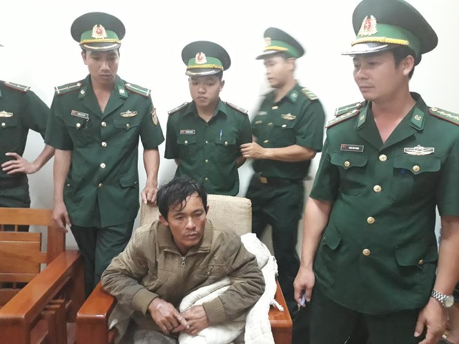 Tàu vỏ sắt đâm chìm tàu cá, 4 ngư dân thoát chết trong gang tấc - ảnh 1
