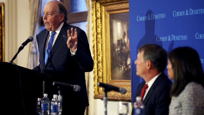 Ông David Dao gãy mũi, mất hai răng cửa, cả nhà sốc nặng - ảnh 1