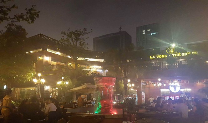 Đất 'vàng' quy hoạch bãi xe, công viên thành tổ hợp ăn nhậu - ảnh 3