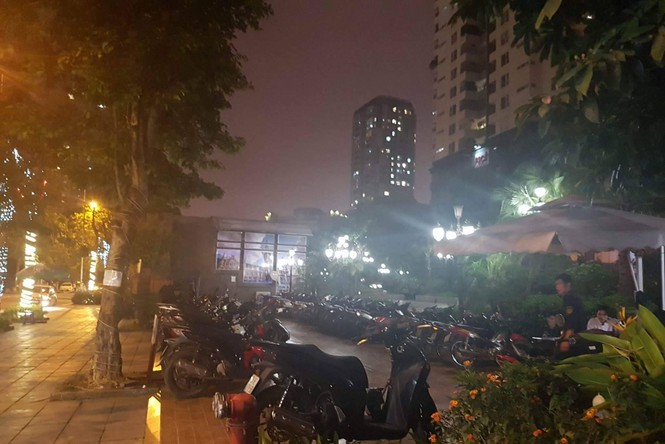 Đất 'vàng' quy hoạch bãi xe, công viên thành tổ hợp ăn nhậu - ảnh 2