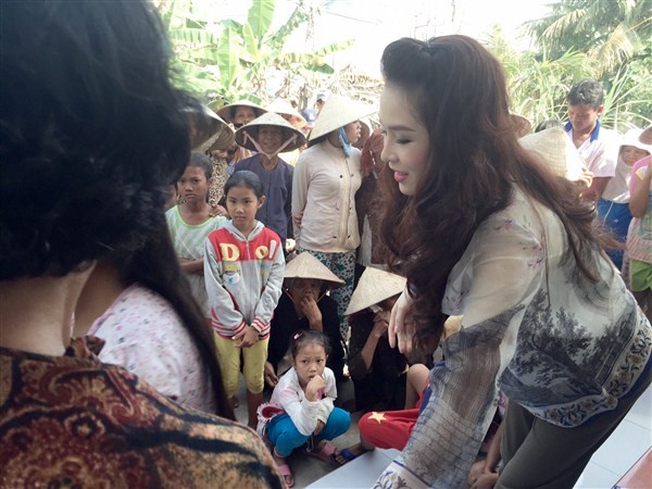 Á Hậu Thái Như Ngọc tặng quà cho người nghèo ở Kiên Giang - ảnh 5