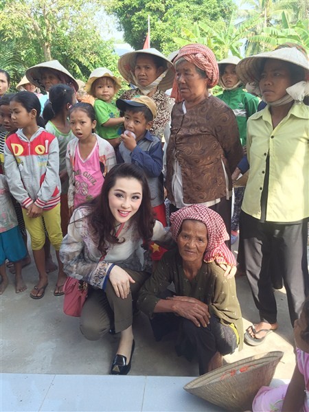 Á Hậu Thái Như Ngọc tặng quà cho người nghèo ở Kiên Giang - ảnh 6