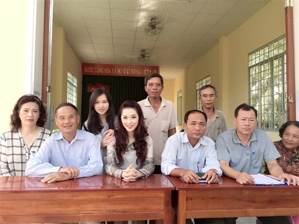Á Hậu Thái Như Ngọc tặng quà cho người nghèo ở Kiên Giang - ảnh 7