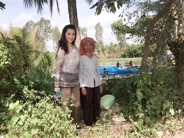 Á Hậu Thái Như Ngọc tặng quà cho người nghèo ở Kiên Giang - ảnh 9