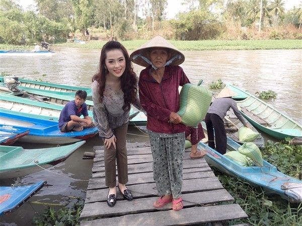 Á Hậu Thái Như Ngọc tặng quà cho người nghèo ở Kiên Giang - ảnh 10