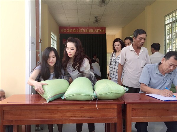 Á Hậu Thái Như Ngọc tặng quà cho người nghèo ở Kiên Giang - ảnh 14
