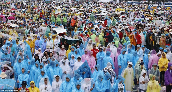 Hàng triệu người Philippines dầm mưa dự lễ với Giáo hoàng Francis - ảnh 7