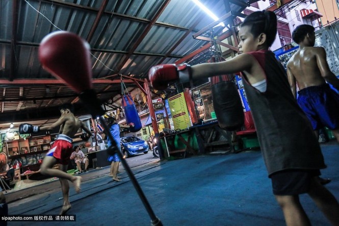 Trẻ em “bán” tuổi thơ tập luyện Muay Thái mong thoát nghèo - ảnh 6