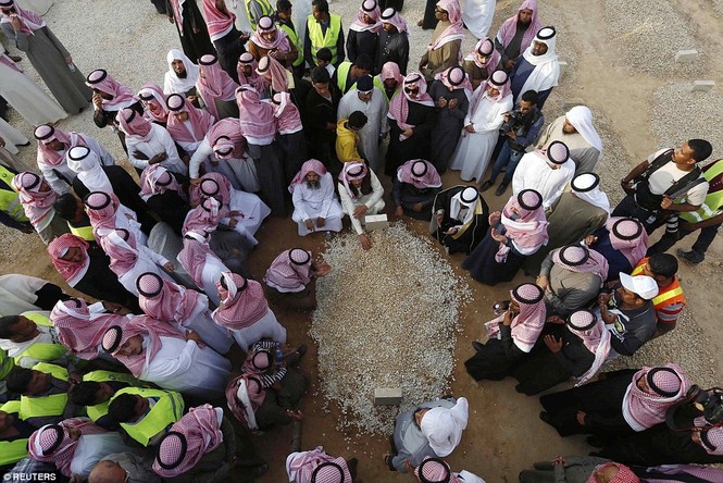 Lễ an táng đơn giản của Quốc vương Arab Saudi - ảnh 2