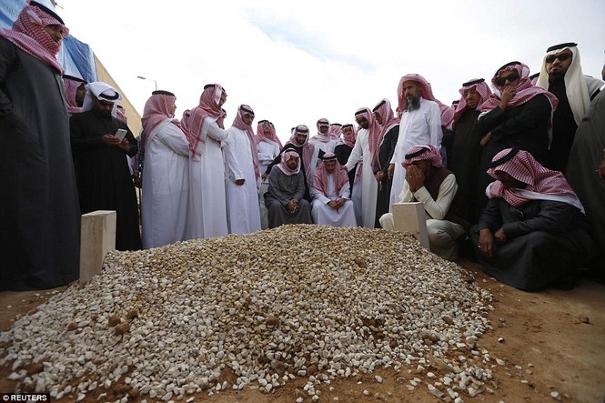 Lễ an táng đơn giản của Quốc vương Arab Saudi - ảnh 3
