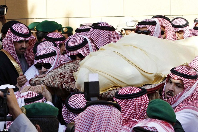 Lễ an táng đơn giản của Quốc vương Arab Saudi - ảnh 7