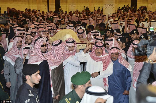 Lễ an táng đơn giản của Quốc vương Arab Saudi - ảnh 8