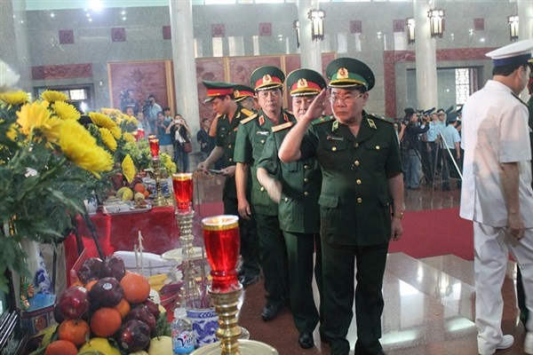 Đau xót tiễn đưa 4 quân nhân hy sinh trong vụ rơi trực thăng - ảnh 11