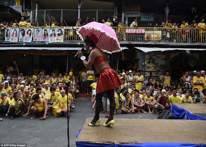 Rộn ràng cuộc thi hoa hậu đồng tính trong nhà tù Philippines - ảnh 2