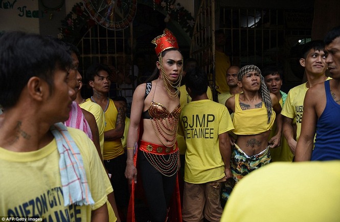 Rộn ràng cuộc thi hoa hậu đồng tính trong nhà tù Philippines - ảnh 4