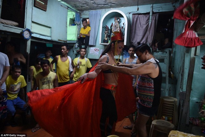 Rộn ràng cuộc thi hoa hậu đồng tính trong nhà tù Philippines - ảnh 5