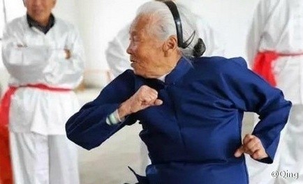 90 năm luyện võ, cụ bà múa côn, đi quyền khiến trai tráng phát hờn - ảnh 6
