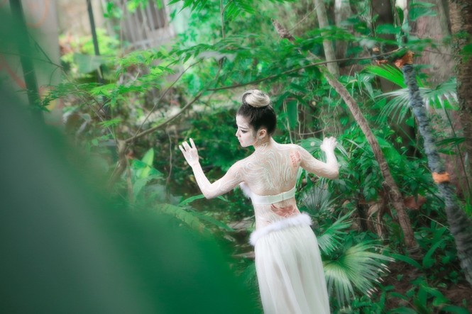 Sốc với nụ hôn đồng giới của nữ nghệ sỹ trình diễn Bùi Thanh Lê - ảnh 5